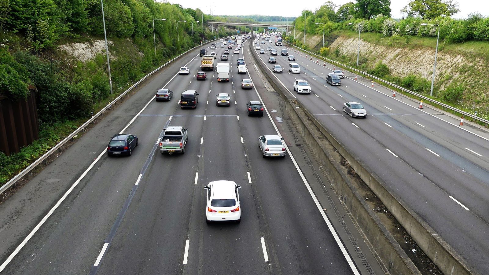 The M25: A Vital Artery of the UK Road Network The M25: A Vital Artery of the UK Road Network